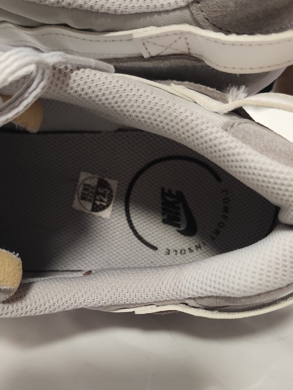 Nike Men's Light Grey Casual Sneakers - Picture 4 of 7